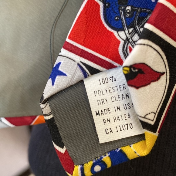 Vintage NFL Football Helmet Neck Tie by Surrey - Picture 7 of 7